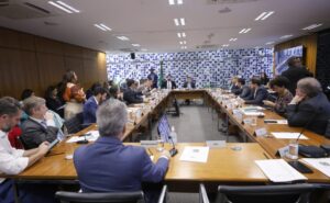 Governo e oposição divergem sobre as investigações de fraudes no INSS – Notícias