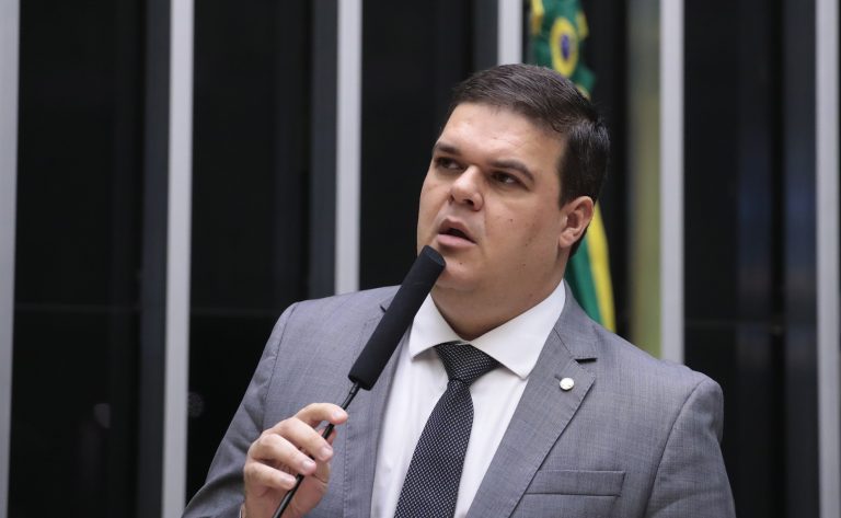 Comissão aprova pena maior para crime cometido com uso de IA contra idoso e pessoa com deficiência – Notícias