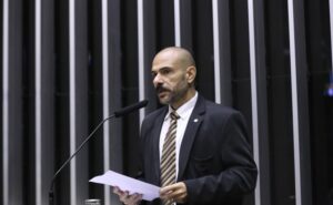 Comissão aprova projeto que permite demissão indenizada em caso de sofrimento psicológico – Notícias