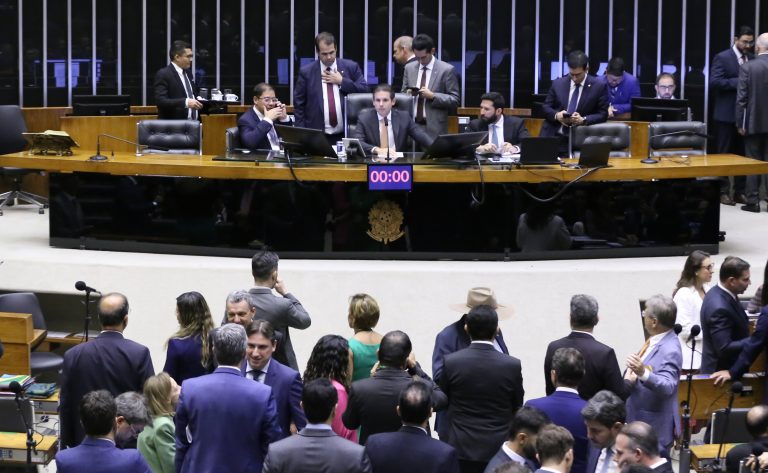 Câmara aprova suspensão de ação penal contra Delegado Ramagem relacionada a atos do 8 de janeiro – Notícias