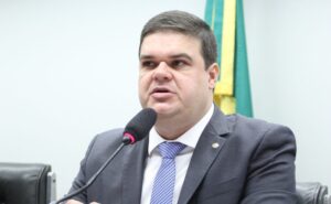 Comissão discute descontos indevidos no piso nacional da enfermagem – Notícias