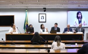 Especialistas discordam sobre idade adequada para alfabetização das crianças em debate sobre novo PNE – Notícias