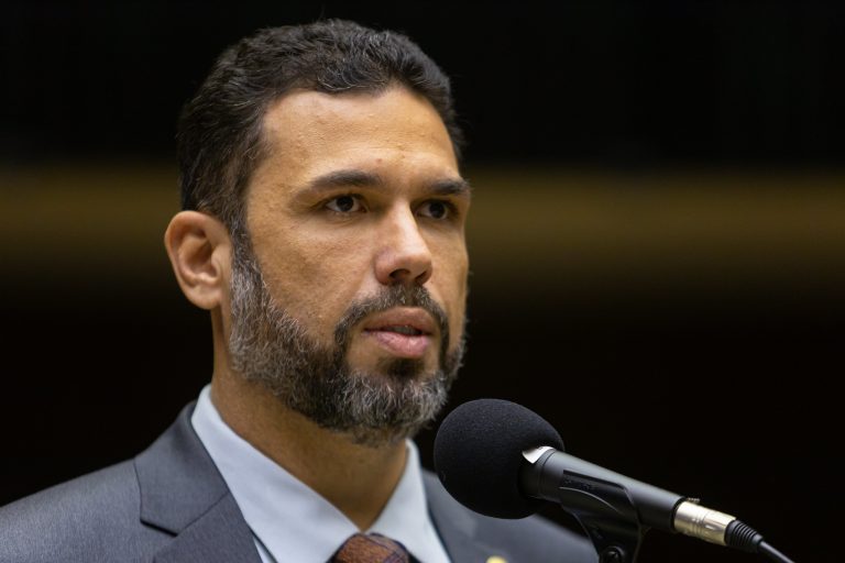 Projeto obriga escolas a capacitarem professores em primeiros socorros de saúde mental – Notícias