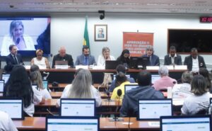 Representante do MEC diz que governo apoia criação de piso salarial para funcionários da área administrativa – Notícias