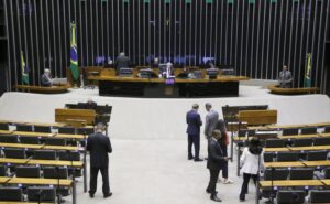 Deputados analisam projeto que reajusta remuneração de servidores do Executivo federal; acompanhe – Notícias