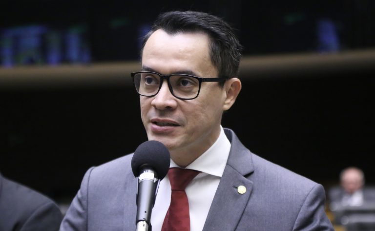 Comissão aprova fita quebra-cabeça como símbolo oficial de identificação da pessoa com autismo – Notícias