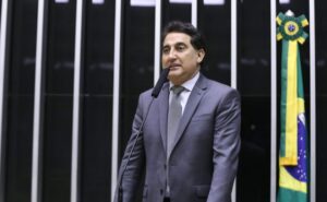 Comissão aprova bloqueio de conteúdo impróprio para crianças em computadores públicos – Notícias