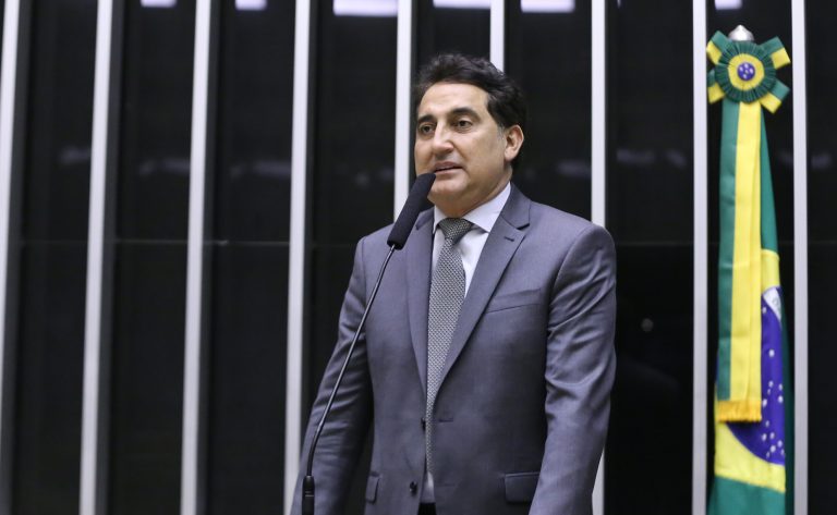 Comissão aprova bloqueio de conteúdo impróprio para crianças em computadores públicos – Notícias