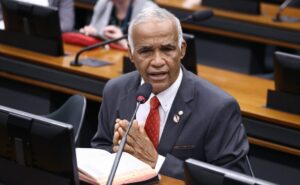 Comissão aprova piso salarial de R$ 5,5 mil para profissionais de nível superior da assistência social – Notícias