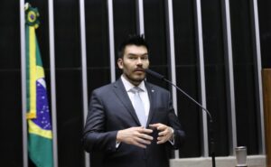 Comissão aprova direito de crianças e adolescentes visitarem parentes e amigos internados – Notícias