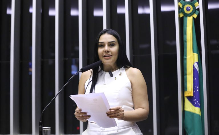 Comissão aprova auxílio mensal ao responsável por pessoa com deficiência de família de baixa renda – Notícias