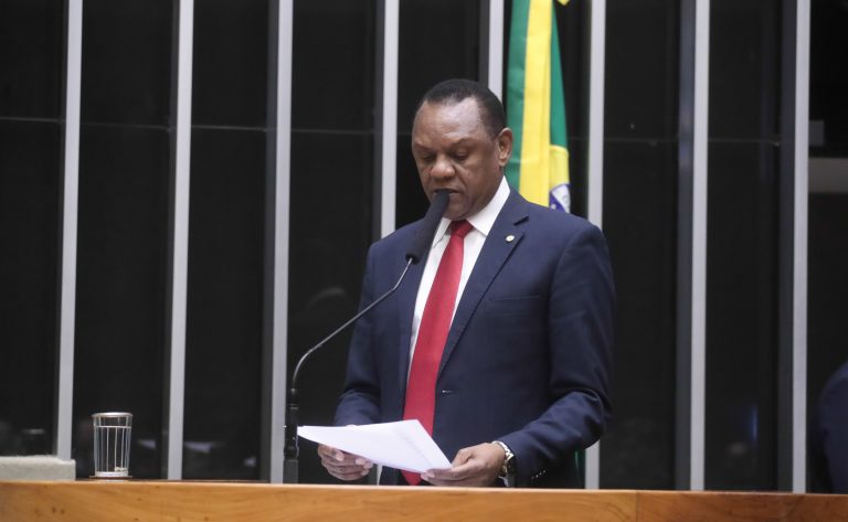 Câmara conclui discussão de projeto que revoga pontos desatualizados da CLT; votação fica para esta quarta – Notícias