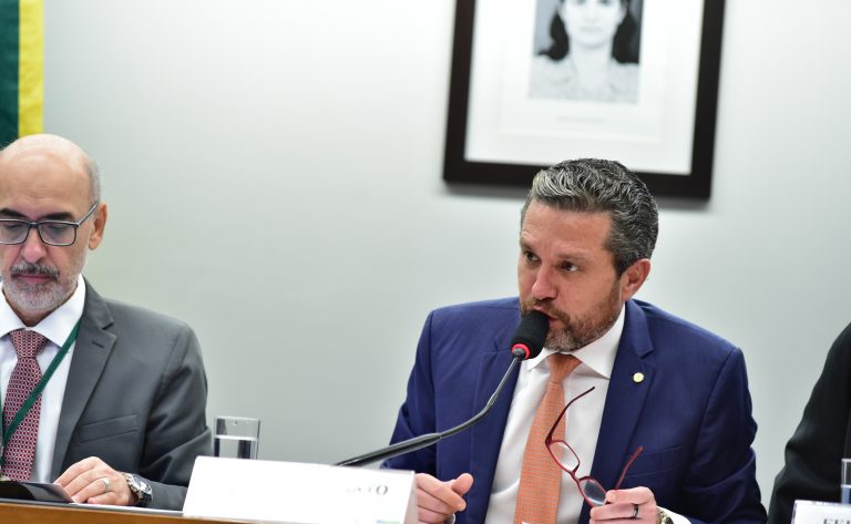 Relator defende que a Câmara decida sobre possível proibição de tarifa por tráfego de dados – Notícias