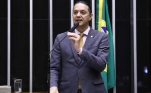 Câmara aprova projeto que exige botão de pânico em aplicativos de transporte – Notícias