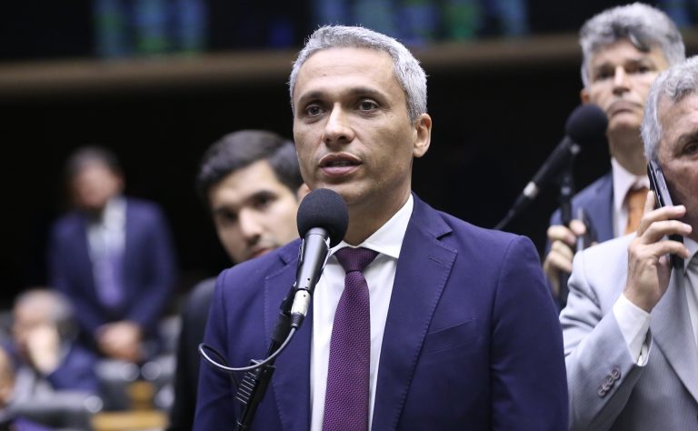 Comissão aprova competência do Legislativo para decidir sobre bloqueio de perfis de parlamentares em redes sociais – Notícias