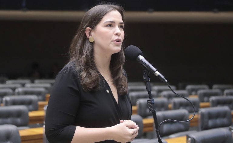 Comissão aprova obrigatoriedade de escola divulgar proibição de cobrança extra para aluno com deficiência – Notícias