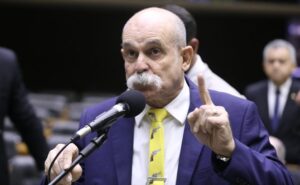 Comissão aprova projeto que obriga presídio a instalar bloqueador de celular – Notícias