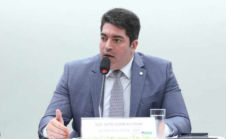 Comissão aprova projeto que prevê aumento do conforto térmico nas salas de aula da rede pública – Notícias