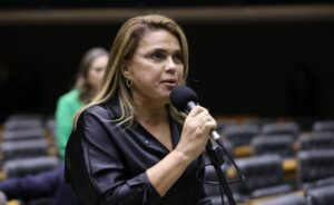 Comissão aprova projeto que prevê apoio a apresentações artísticas nos transportes públicos – Notícias