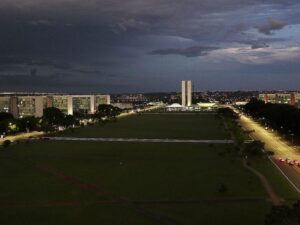 Sancionada lei que reajusta salários de servidores do Poder Executivo federal – Notícias