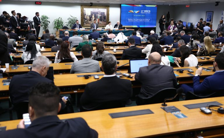 Parlamentares do BRICS pedem maior cooperação e comércio intrabloco frente a desafios globais – Notícias