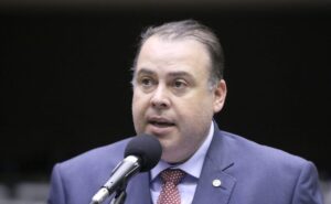 Comissão aprova permissão para operadora enviar alerta no celular sobre crimes contra pessoa idosa – Notícias