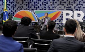 Fausto Pinato defende pragmatismo e soberania nacional em Fórum do BRICS – Notícias