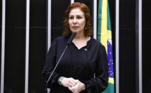 Câmara autoriza licença de 127 dias solicitada pela deputada Carla Zambelli – Notícias