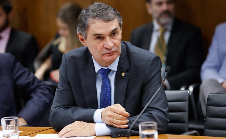 Projeto permite a contratação de recém-formados como estagiários – Notícias