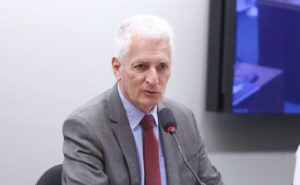 Comissão aprova inclusão em lei de programa de bolsa para professor da educação básica – Notícias