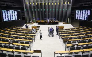 Câmara analisa projeto que revoga trechos desatualizados da CLT; acompanhe – Notícias