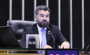 Comissão aprova suspensão de portaria do Exército que restringe armas para PMs e bombeiros – Notícias