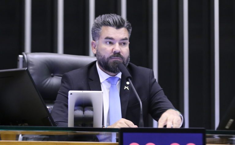 Comissão aprova suspensão de portaria do Exército que restringe armas para PMs e bombeiros – Notícias