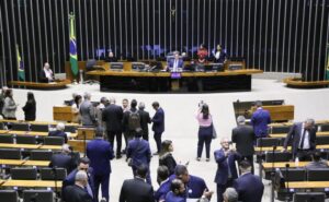 Deputados analisam pena maior pela posse ou porte de arma de fogo de uso proibido; acompanhe – Notícias