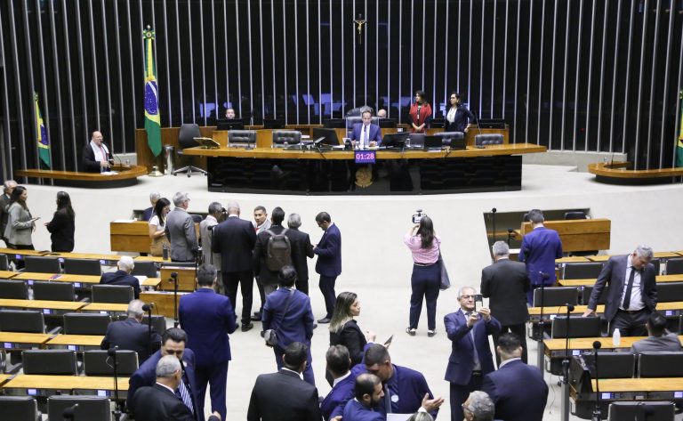 Deputados analisam pena maior pela posse ou porte de arma de fogo de uso proibido; acompanhe – Notícias