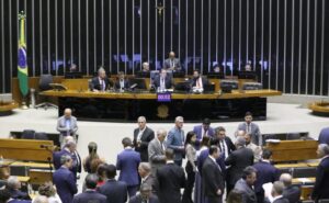 Aprovado texto-base de projeto que aumenta pena para porte de arma de fogo de uso proibido; acompanhe – Notícias