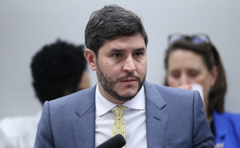 Comissão aprova previsão de programa de intercâmbio para estudantes do ensino médio no exterior – Notícias