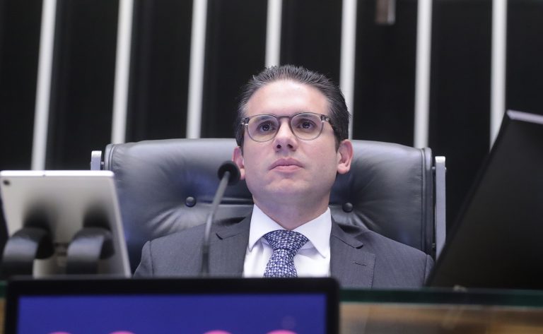 Deputados analisam pedido de urgência para projeto que suspende aumento do IOF; acompanhe – Notícias