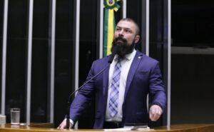 Comissão aprova permissão para morador da zona rural ter arma aos 18 anos – Notícias