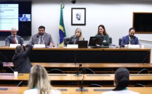 Debatedores defendem conscientização geral sobre riscos para crianças na internet – Notícias