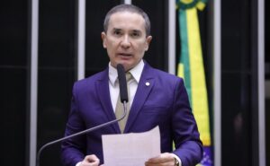 Comissão aprova projeto que torna obrigatório bicicletário, guarda-volumes e vestiário em prédios públicos – Notícias