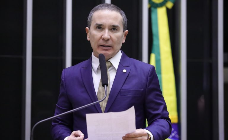 Comissão aprova projeto que torna obrigatório bicicletário, guarda-volumes e vestiário em prédios públicos – Notícias