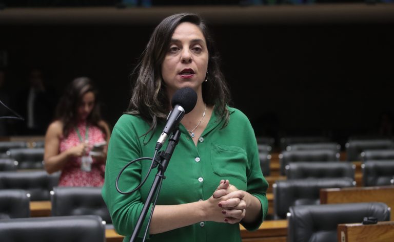 Comissão aprova relatório com sugestões para diminuir impactos de desastres climáticos na educação – Notícias