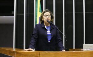 Comissão aprova direito a licença remunerada para professor da rede pública pública fazer pós-graduação – Notícias