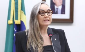 Comissão aprova projeto determinando que acompanhante de aluno autista tenha formação em pedagogia – Notícias