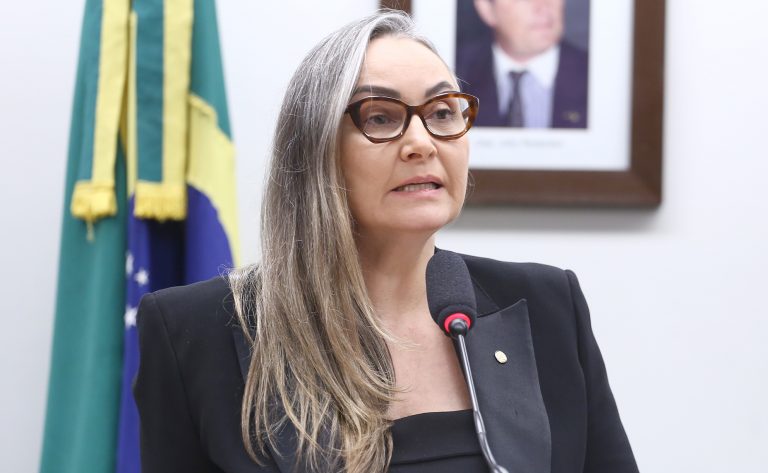 Comissão aprova projeto determinando que acompanhante de aluno autista tenha formação em pedagogia – Notícias