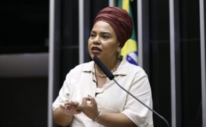 Comissão debate inclusão de diretrizes para uma educação antirracista no novo PNE – Notícias