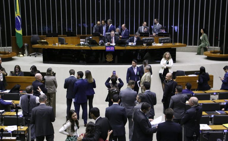 Plenário pode votar hoje projeto que reforça medida protetiva em caso de aproximação do agressor – Notícias