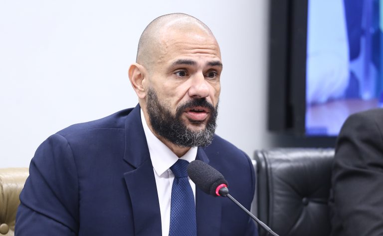 Comissão aprova incentivos e condições para o primeiro emprego de jovens como cuidadores de idosos – Notícias