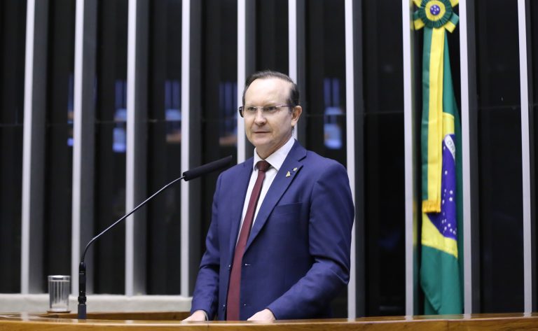 Comissão aprova autorização para motorista de aplicativo parar em qualquer local para passageiro com necessidade especial – Notícias